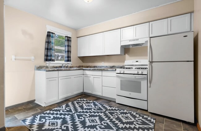 Building Photo - 1015 Bluff St