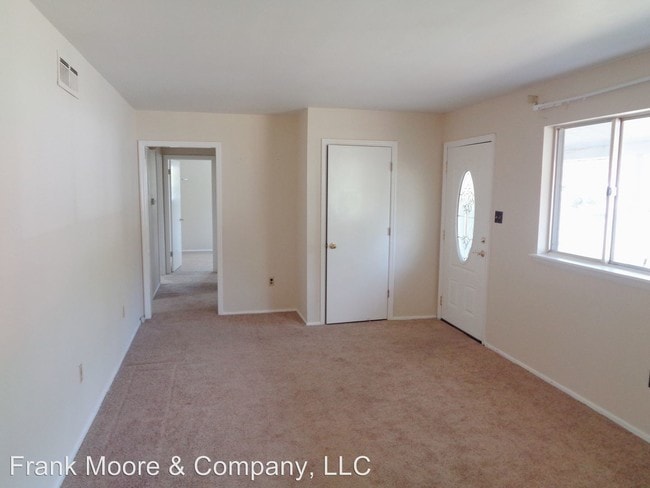 Building Photo - 8 Chateaugay Rd