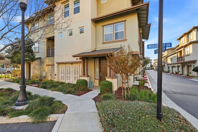 Foto del edificio - Modern Ice Townhome