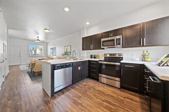 Building Photo - Townhomes at Twenty01