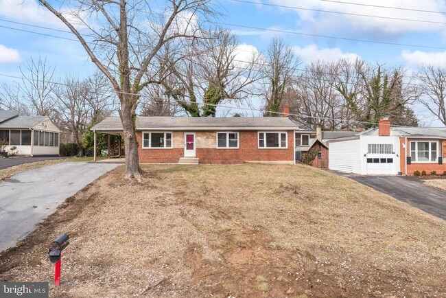 Building Photo - 4502 Henderson Rd