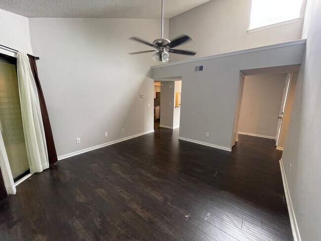 Foto del edificio - Updated 2 Bed 2 Bath Condo Move In Ready!