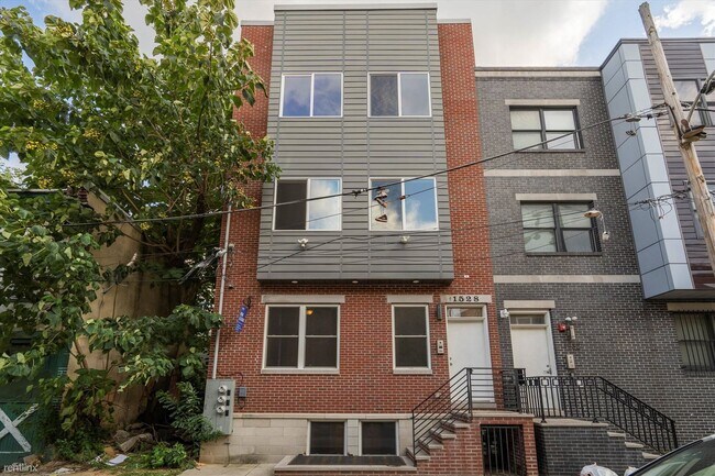 Building Photo - 3 br, 3 bath Duplex - 1528-30 INGERSOLL ST...