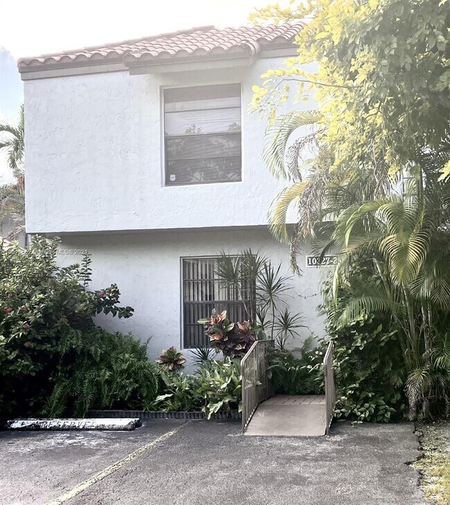 Building Photo - 10327 NW 9th St Cir  2-7 Miami Fl 33172