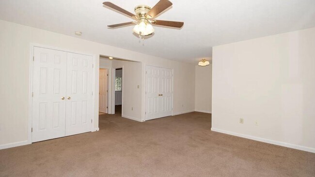 Building Photo - 407 Jason Dr