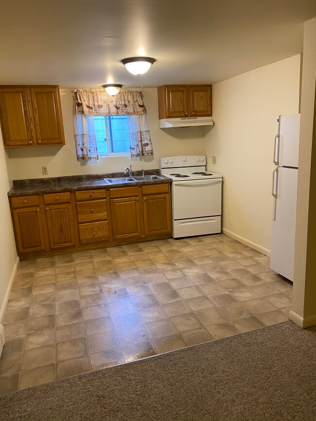 Building Photo - 4545 N Woodbridge Ave