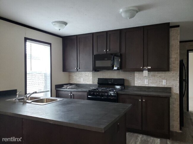 Building Photo - 3 br, 2 bath Mobile Home - 121 W 15th St