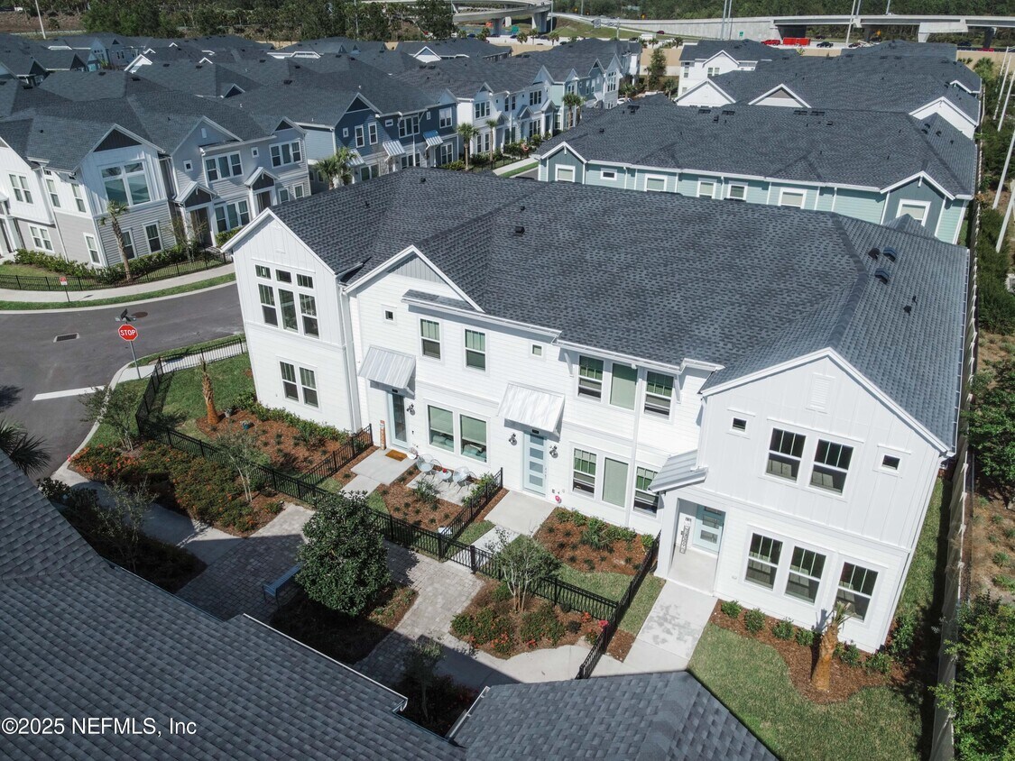 Foto principal - 7436 Calusa Ct