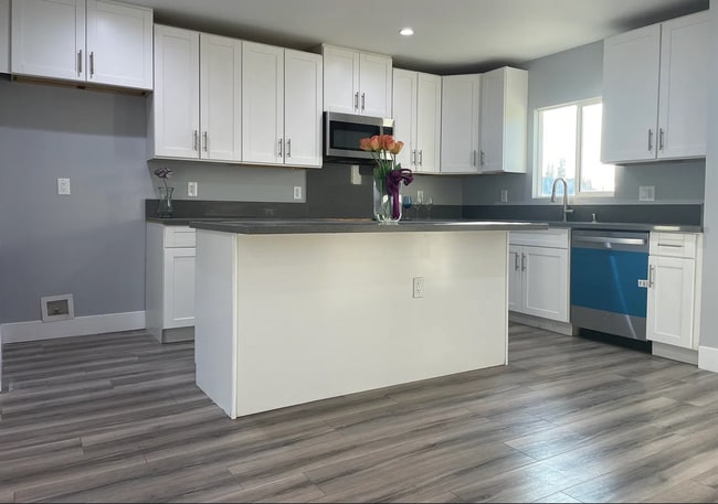 Building Photo - 8148 Garden Grove Ave