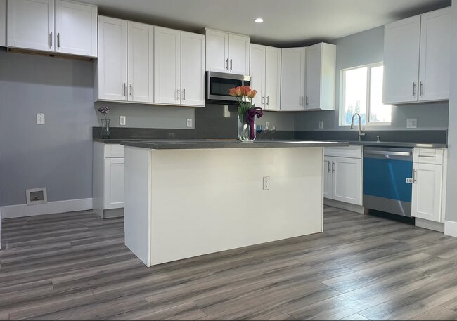 Foto del edificio - 8148 Garden Grove Ave