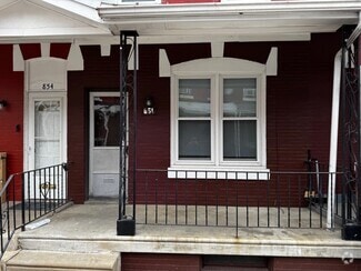 Building Photo - 856 Moss St