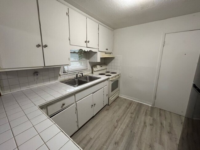 Foto del edificio - 1200 Meadow DR NW