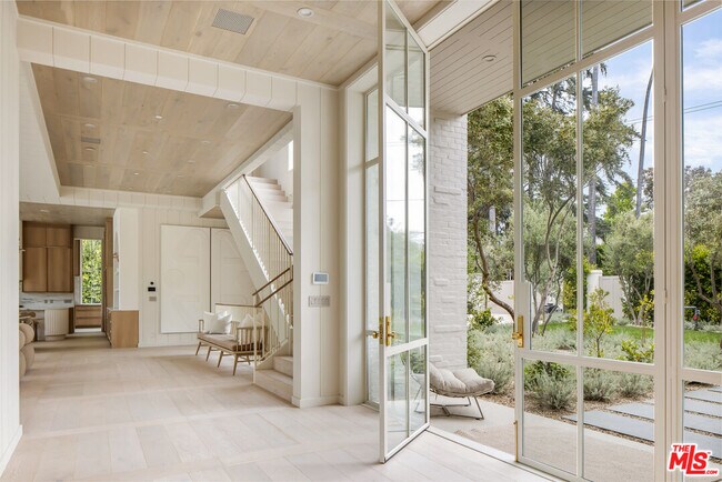 Building Photo - 427 S Cliffwood Ave