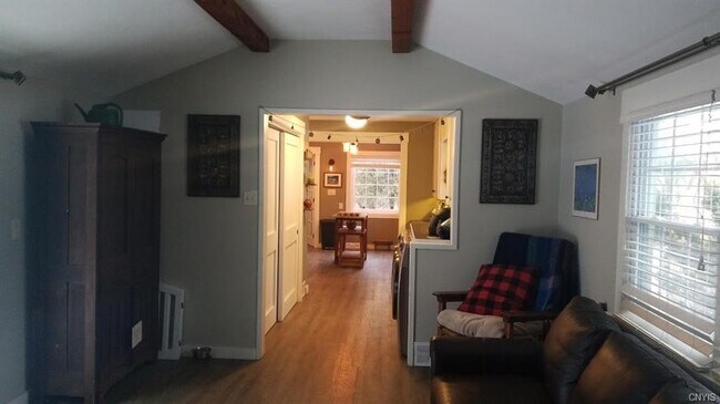 Foto del edificio - 8675 Cazenovia Rd