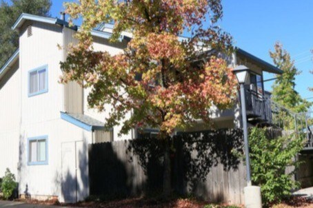Oliver Courts - 13340 Luther Rd