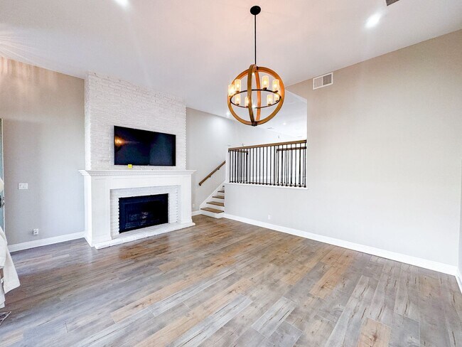 Foto del edificio - Move-In Special - Gorgeous  Townhouse 3BR | 2.5BA | Attached 2-Car Garage | Laundry | Pool | Priv...