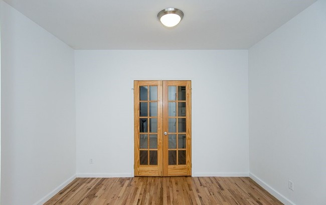 Building Photo - 410 E 78th St