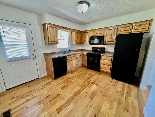 Building Photo - 115 Beecher St