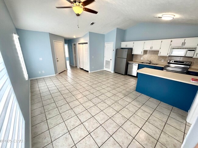Building Photo - 5526 Sunset Ave