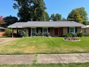 Building Photo - 846 Robards St