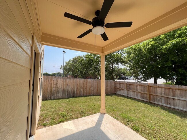 Foto del edificio - Best Duplex Community in Seguin