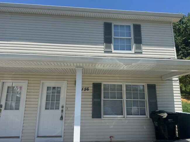 Foto del edificio - 156 Berrywood Ln