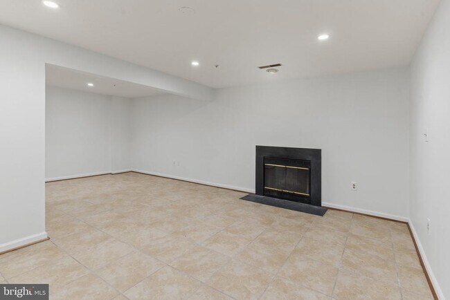 Foto del edificio - 6033 Grenfell Loop