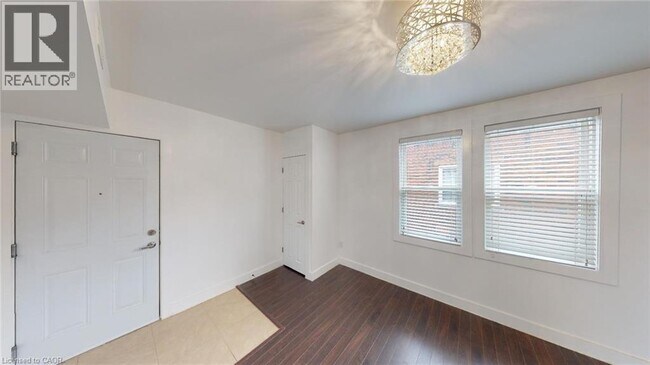 Photo du bâtiment - 1544 King St E