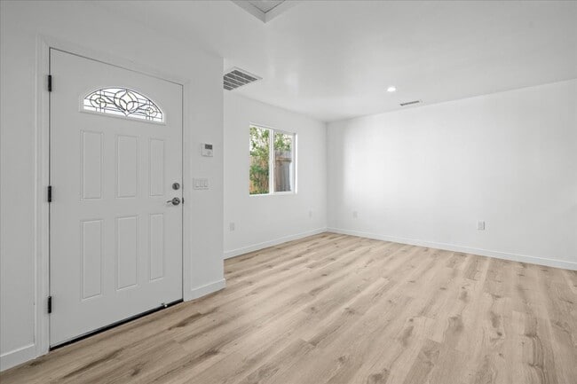 Building Photo - 4037 Madison Ave