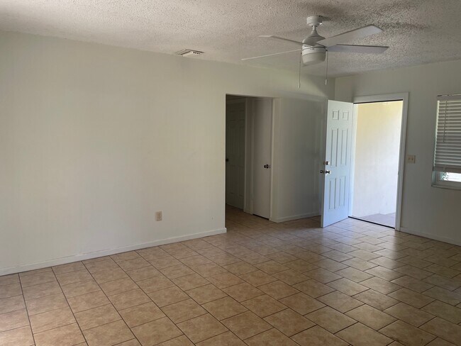 Foto del edificio - 728 Greenleaf Ave