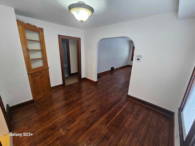 Foto del edificio - 2 Bedroom 1 Bath House for Rent Kent Ohio.