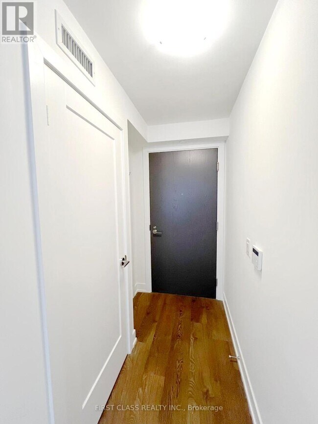 Photo du bâtiment - 5 Mabelle Ave