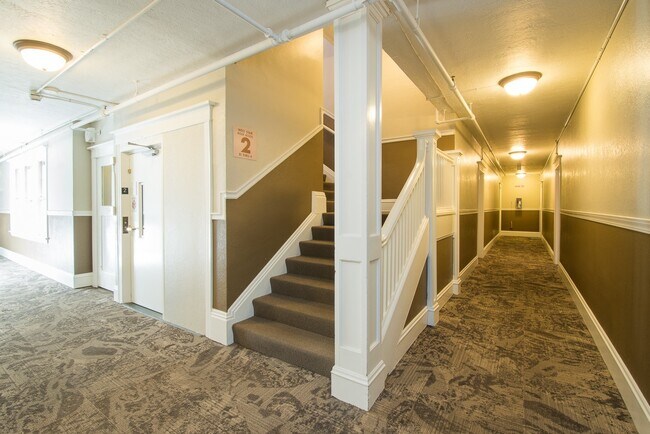 Foto del edificio - Charming 1-Bedroom Apartment in Historic N...