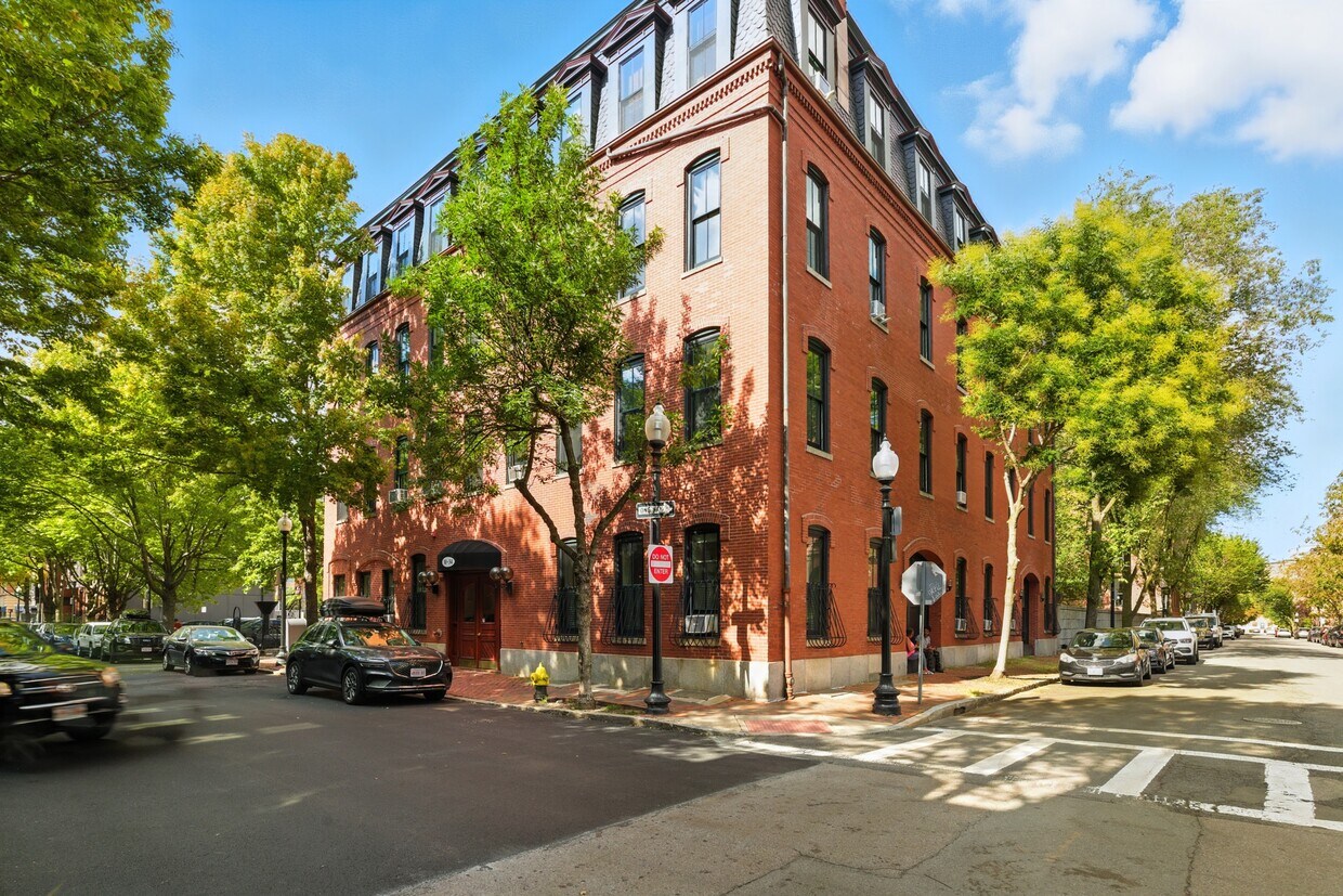 Foto principal - 30 E Concord St