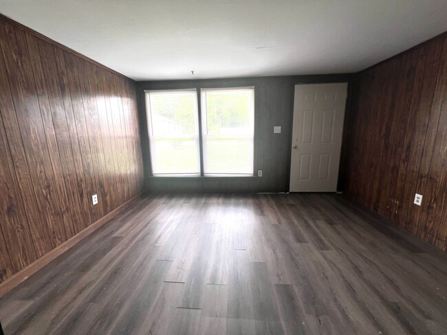 Foto del edificio - 4 Bedroom 2 Bathroom Home Located in Empor...