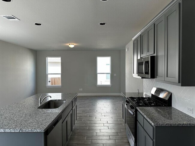 Building Photo - 109 Riverhill Dr