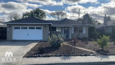 Building Photo - 220 Friar Way