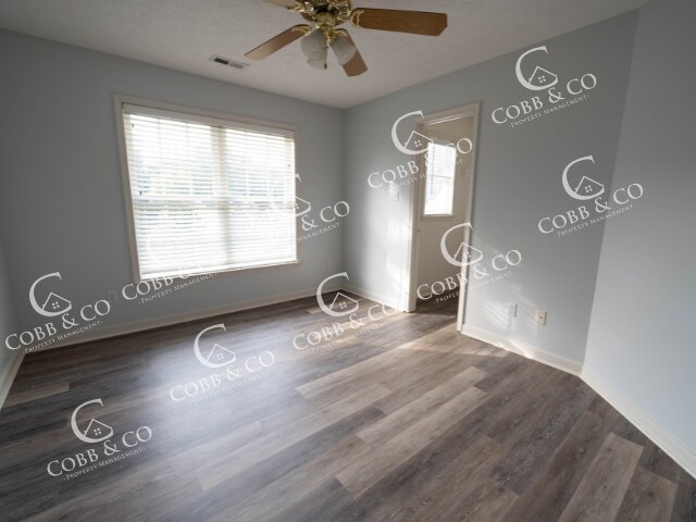 Foto del edificio - 4830 Nairn Ln