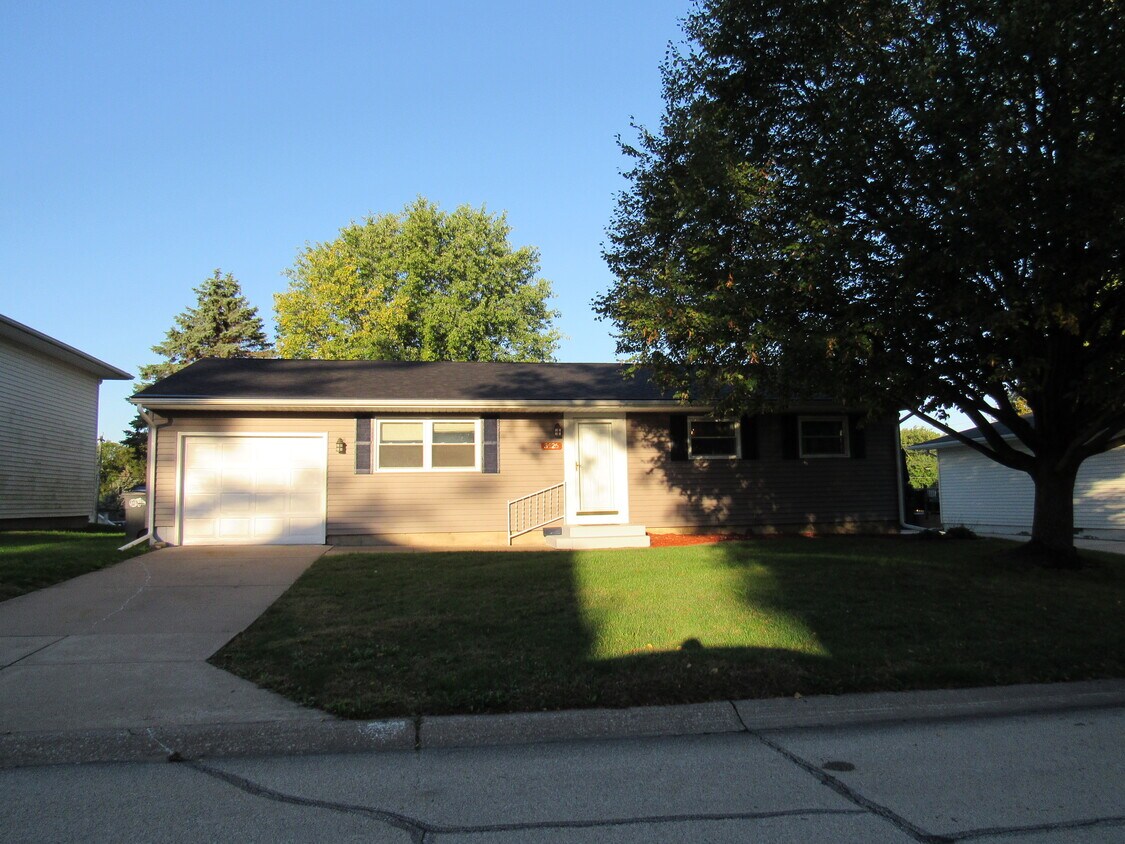 Primary Photo - 3626 Oakwood Dr