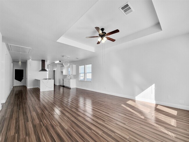 Foto del edificio - 8135 Chateau St