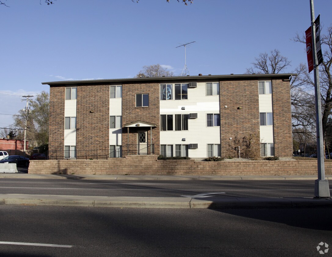 Building Photo - 815 University Dr S