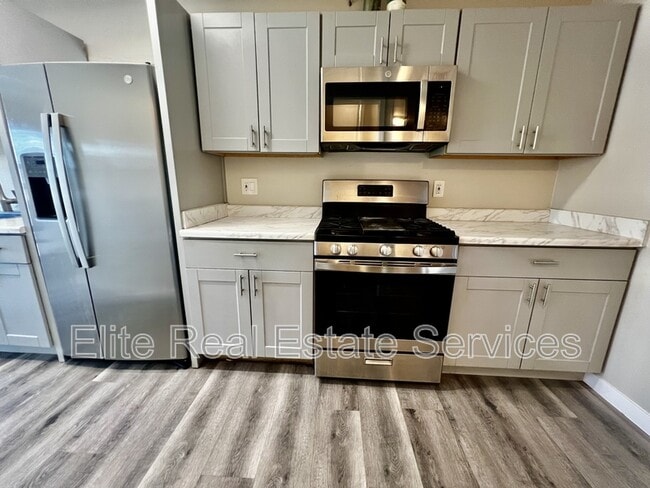 Building Photo - 118 Cedar Ave