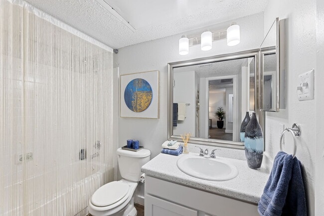 Building Photo - The Montclair