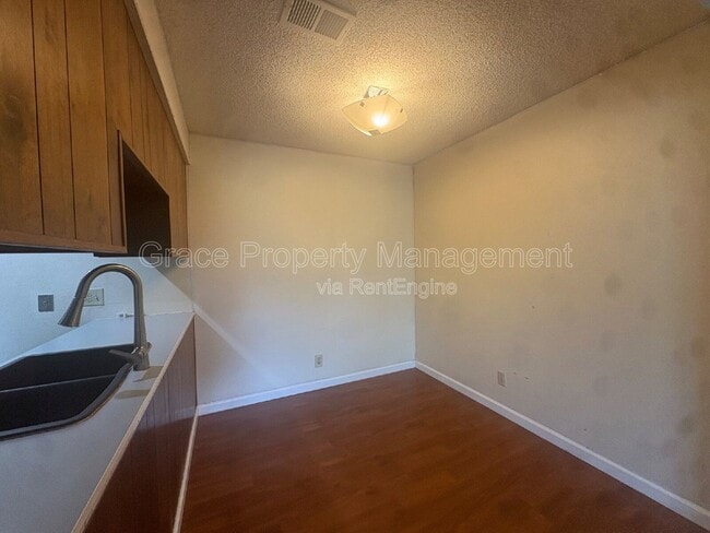 Foto del edificio - 7395 E Eastman Ave