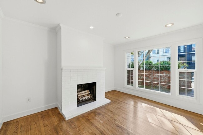 Foto del edificio - Charming Two Bedroom Condo in Dolores Heights - Please Contact for Showing Availability!