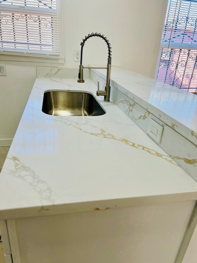 Foto principal - 3551 W Manchester Blvd