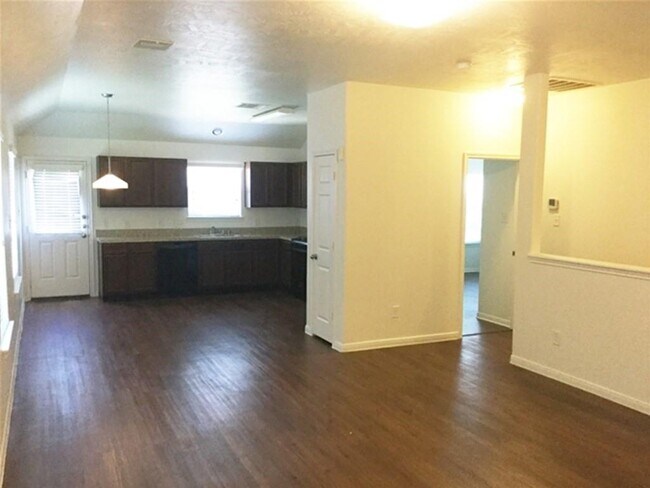 Building Photo - 838 Sun Prairie Dr