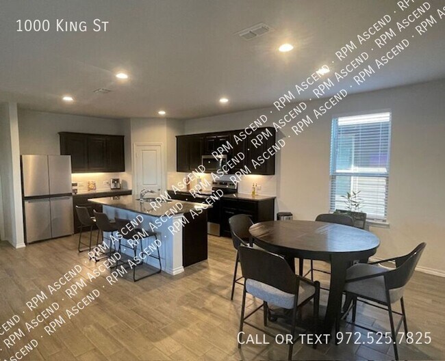 Building Photo - 1000 King St