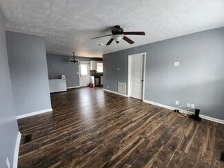 Foto del edificio - 573 Somerset Ln