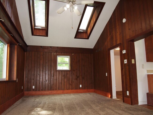 Building Photo - 44 Highland Ave